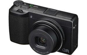 Ricoh GR IIIx black Kompaktkamera mit APS-C Sensor