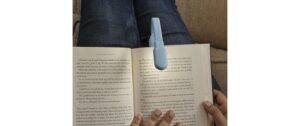 Kikkerland Buchleselampe hellblau 