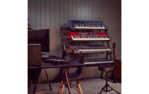 Gravity GKSMKS01B Multi-Keyboardständer 4-Stufig, Frei einstellbar