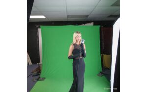 1995027_3 - Mediatech Westcott Backdrop - Chroma-Key Green Wrinkle-Resistant 9 x 20