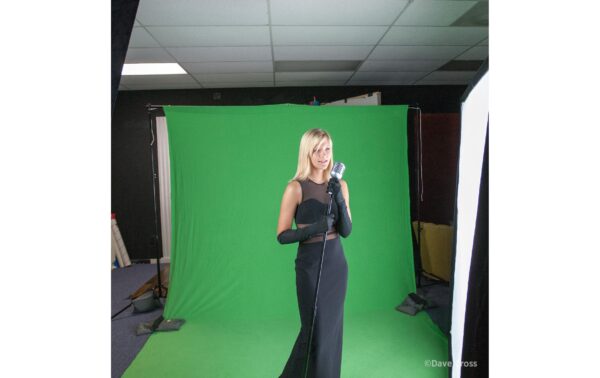 1995027_3 - Mediatech Westcott Backdrop - Chroma-Key Green Wrinkle-Resistant 9 x 20