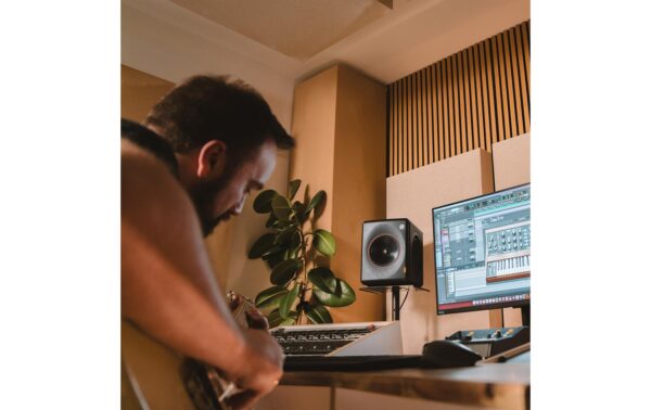 2048978_7 - Mediatech Palmer Studio Monitor Orbit 11 Schwarz schwarz, 3 Wege