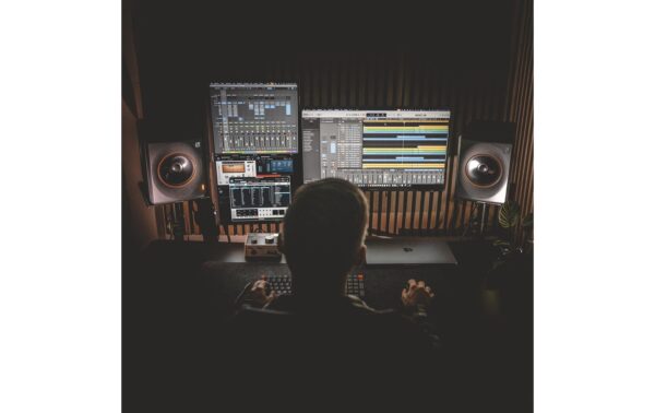 2048978_8 - Mediatech Palmer Studio Monitor Orbit 11 Schwarz schwarz, 3 Wege