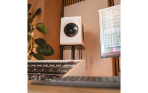 2048979_6 - Mediatech Palmer Studio Monitor Orbit 11 Weiss weiss, 3 Wege