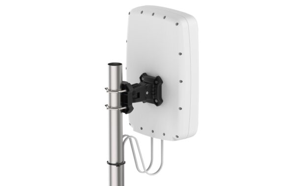 2081683_3 - Mediatech Poynting XPOL-24: 5G/LTE Outdoor Antenne 11dBi, Directional, 5m, 4x SMA, 4x4 MIMO