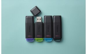2132009_5 - Mediatech Kingston Portable DT Exodia 256GB, USB 3.2 mit Schutzkappe & Schlüsselring (grün)