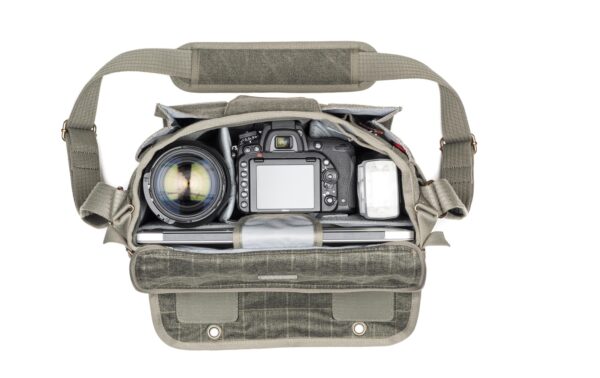 Think Tank Retrospec 7 V2.0 - Pinestone Schultertasche