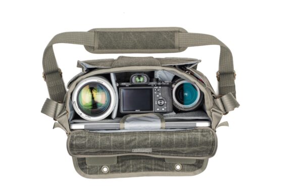 Think Tank Retrospec 7 V2.0 - Pinestone Schultertasche