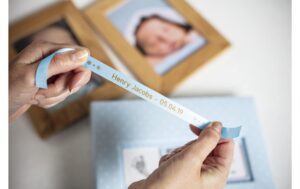 978745_2 - Mediatech Brother P-touch Schriftband TZE-RL34 Stoffband, gold auf hell-blau, 12mm, 4m