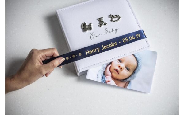 978749_4 - Mediatech Brother P-touch Schriftband TZE-RN54 Stoffband, gold auf dunkelblau, 24mm, 4m